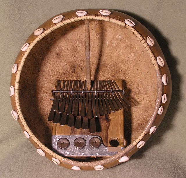 Mbira dzavadzimu in a deze