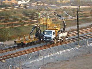 Español: Vehículos biviales en la construcción de la LAV mixta Barcelona-Figueres en Mollet del Vallès.