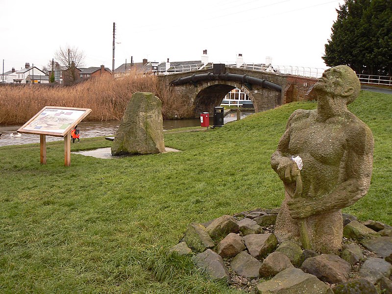 File:Monument to canal workers - panoramio.jpg