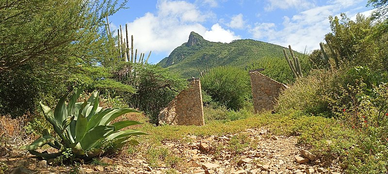 File:Monumento Natural Cerro Santa Ana (Moruy).jpg