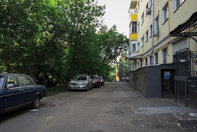 File:Moscow, Bolshoy Konyushkovsky Lane 27A (30571965384).jpg