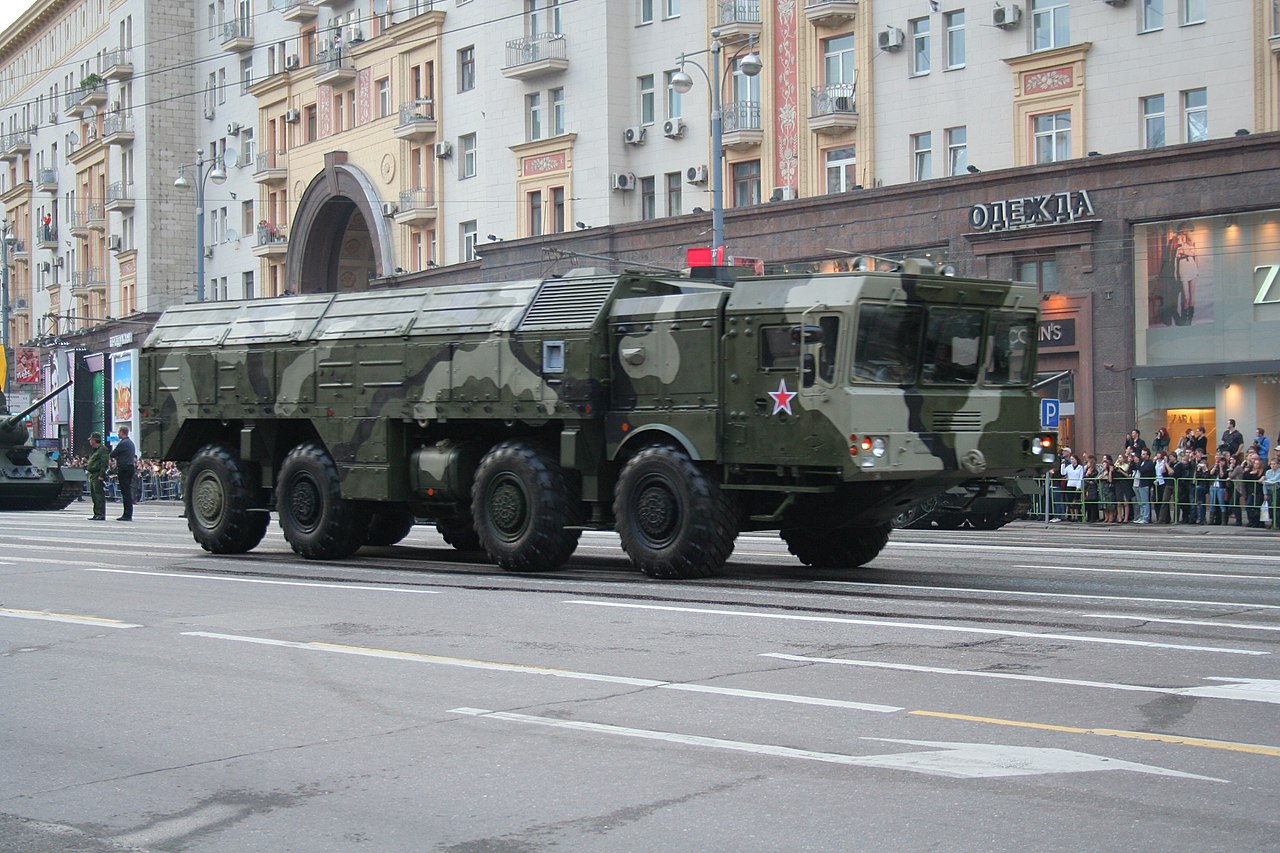 MZKT-7930  veicolo 1280px-Moscow_Victory_Parade_2010_-_Training_on_May_4_-_img14