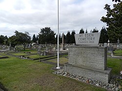 Mountedencemeteryhayward.jpg