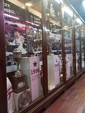 Club Atlético Lanús: Historia, Símbolos, Uniforme