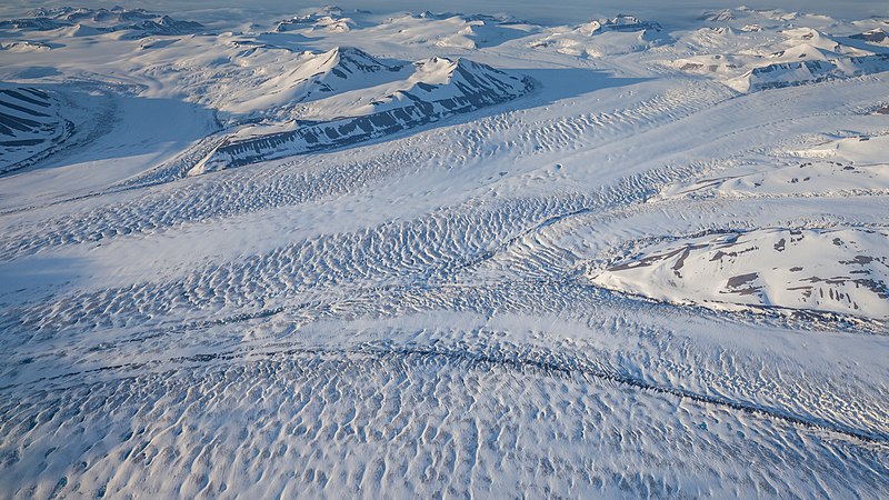 File:Nathorst glacier, Svalbard, at midnight sun.jpg