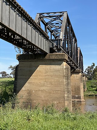 <span class="mw-page-title-main">Molong–Dubbo railway line</span> Former railway line in New South Wales