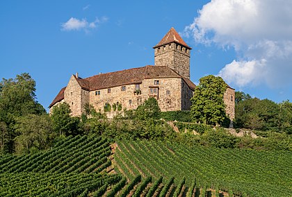 Castelo de Lichtenberg, perto de Oberstenfeld, distrito de Ludwigsburg, Alemanha. É um dos castelos mais bem preservados do período Staufen. Vista dos vinhedos do lado sudoeste (definição 7 654 × 5 176)