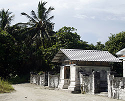 İnce duvar işçiliği ile ünlü Kudahuvadhoo'nun eski camisi