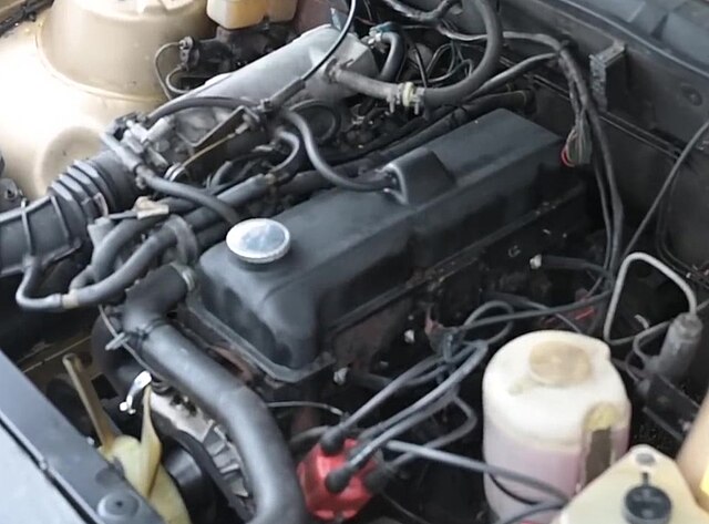 A 4-cylinder 1,979cc (20E) fuel injected CIH engine in a 1984 Vauxhall Carlton (Opel Rekord E)