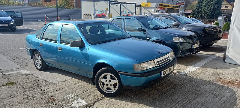 File:Opel Vectra A 1.7D Sedan (1988-1995 Pre-Facelift)-front.jpg