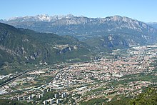 Trient mit der Paganella (2125 m) und der Brentagruppe