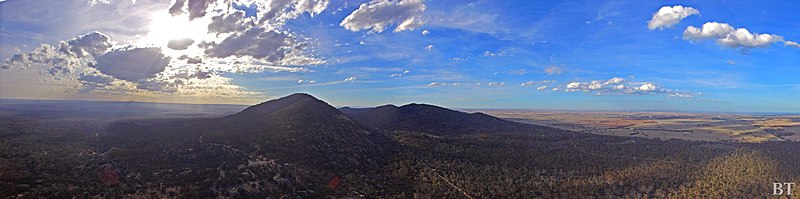 File:Panorama of the You Yangs - panoramio.jpg