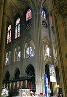 Kathedrale Notre-Dame de Paris, siehe Emporenfenster des Langchors