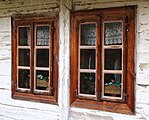 Polski: Park Etnograficzny w Tokarni: okna chałupy z Kobylnik