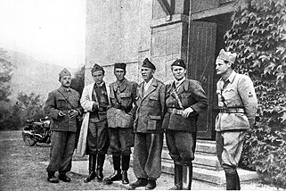 Ivan Rukavina (prvi zdesna) sa, zdesna na levo, Josipom Brozom Titom, Ivanom Ribarom, Kostom Nađom i Ivom Lolom Ribarom, 1943. godine