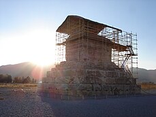 Rénovation du mausolée de Cyrus.