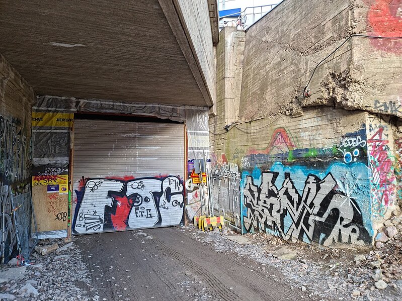 File:Pasila rail tunnel western entrance in Itä-Pasila, Helsinki, Finland, 2021 - 2.jpg