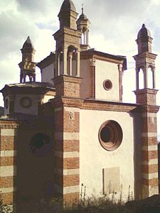 Perti (Finale Ligure) -église des Cinque Campanili.jpg