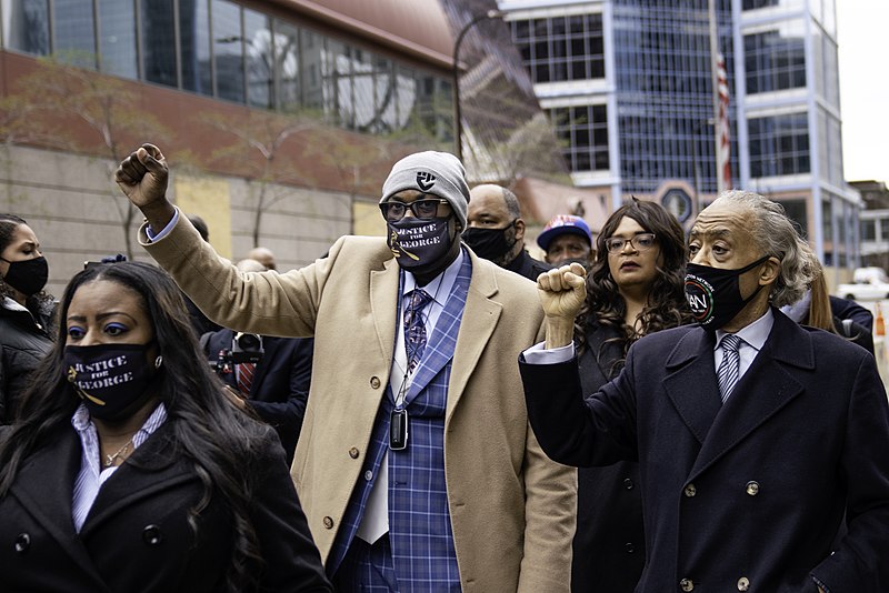 File:Philonise Floyd and Rev Al Sharpton arrive at the Hennepin County Government Center for closing arguments in the Derek Chauvin trial in Minneapolis, Minnesota (51126125824).jpg