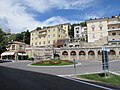 旧サンマリノ駅の駅前広場、広場の写真右半分程度の位置に駅舎があった、名称は現在でもスタツィオーネ広場（Piazzale della Stazione）