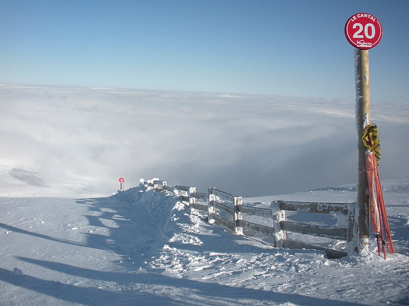 File:Piste plomb du cantal.JPG