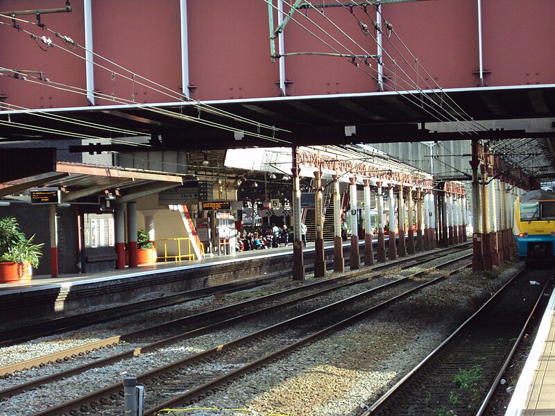 File:Platform 5, Crewe.JPG