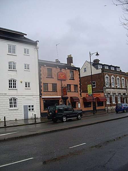 File:Platform Tavern and Restaurant - geograph.org.uk - 1721983.jpg