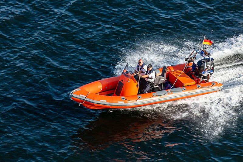 File:Policia portuaria, Kiel, Alemania, 2019-08-30, DD 18.jpg