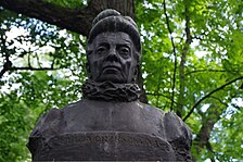 Pomnik Elizy Orzeszkowej z 1938 dłuta Henryka Kuny w parku Praskim Żołnierzy 1 Armii Wojska Polskiego w Warszawie