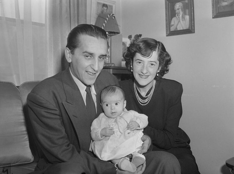 File:Portrait. Jean-Paul Nolet & Family BAnQ P48S1P16984.jpg