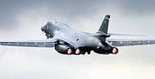 2004 yılında Royal International Air Tattoo hava fuarında bir B-1B'nin arkadan görünüşü