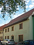 Rural house in closed development, with left courtyard wing