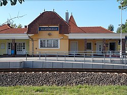 Railway station facade, 2018 Balatonlelle.jpg