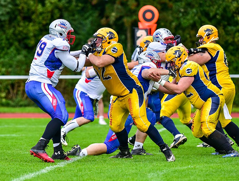 File:Relegationsspiel Elmshorn Fighting Pirates gegen Berlin Bears zum Aufstieg in die GFL 2 Nord 2017 160.jpg