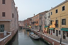 Rio di San Basilio tramonto a Venezia.jpg