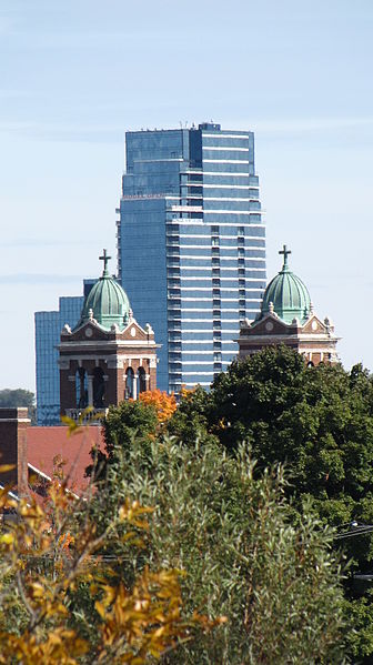 File:River House Condo and Sacred Heart bell tower.jpg