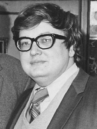 headshot of Ebert as a young man (1970, aged 28), distinguished with dark glasses, white shirt, tie, light-colored vest sweater and dark jacket