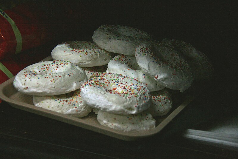 File:Rosquillas blancas.jpg