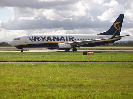 Tập_tin:Ryanair_Boeing_737-800_At_Manchester_International_Airport.jpg