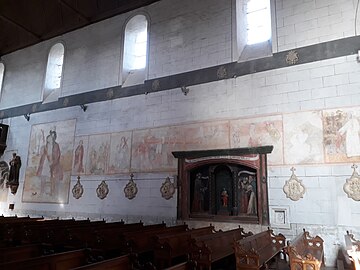 Ensemble des peintures du mur nord surmonté de la litre seigneuriale.