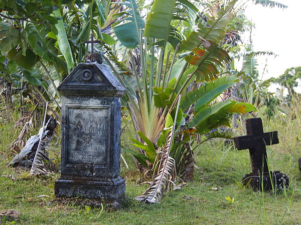 A pirate cemetery at Nosy Boraha. The zana-malata subset of the Betsimisaraka traced their heritage back to intermarriage between European pirates and