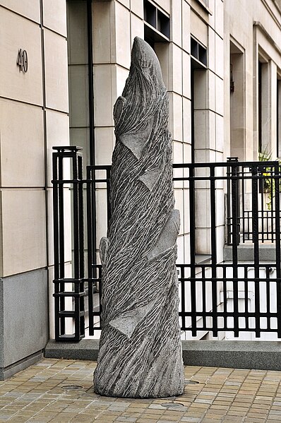 File:Salmon Leap sculpture, Berkeley Square, London.JPG