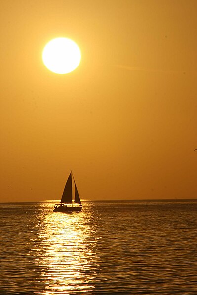 File:Sanibel Island sailboat (737558).jpg