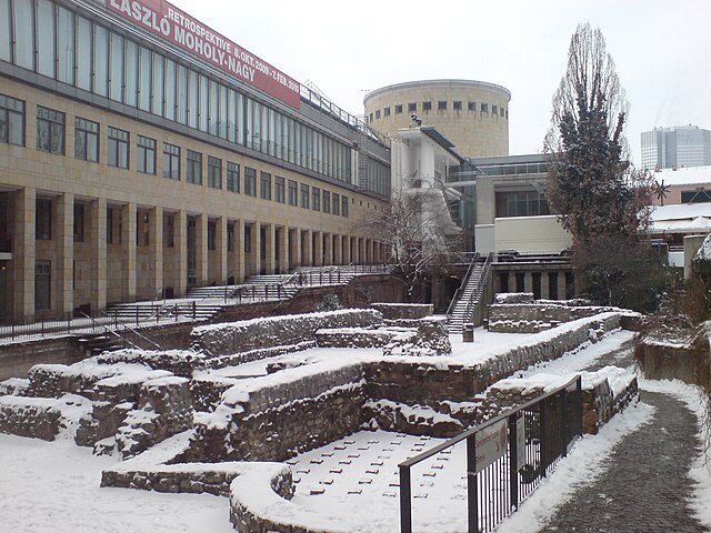 640px-Schirn_Art_Museum_In_Frankfurt_&_Ruins_I.jpg (640×480)