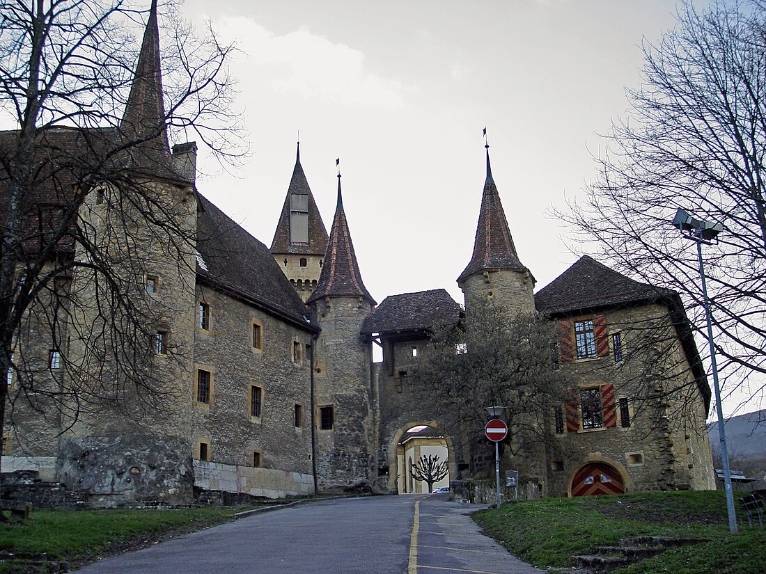 File:SchlossColombier.JPG