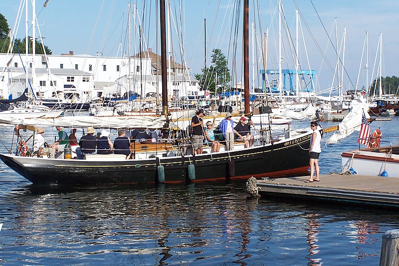 File:Schooner Surprise, Camden, Maine.jpg