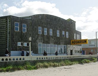 Iconic sign of the aquarium overlooking Seaside's promenade Seaside Aquarium - Oregon.JPG