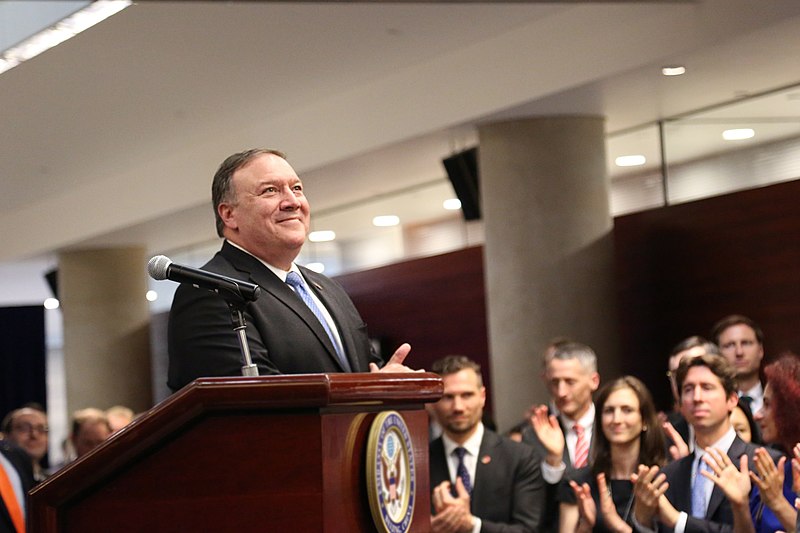 File:Secretary Pompeo Greets Embassy Personnel and Their Families (28921694678).jpg
