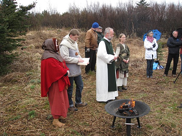 A 2009 rite performed on the Icelandic hill of Öskjuhlíð, Reykjavík