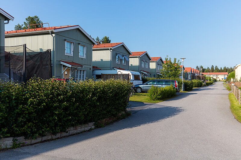 File:Småhus på Tavleliden 01.jpg